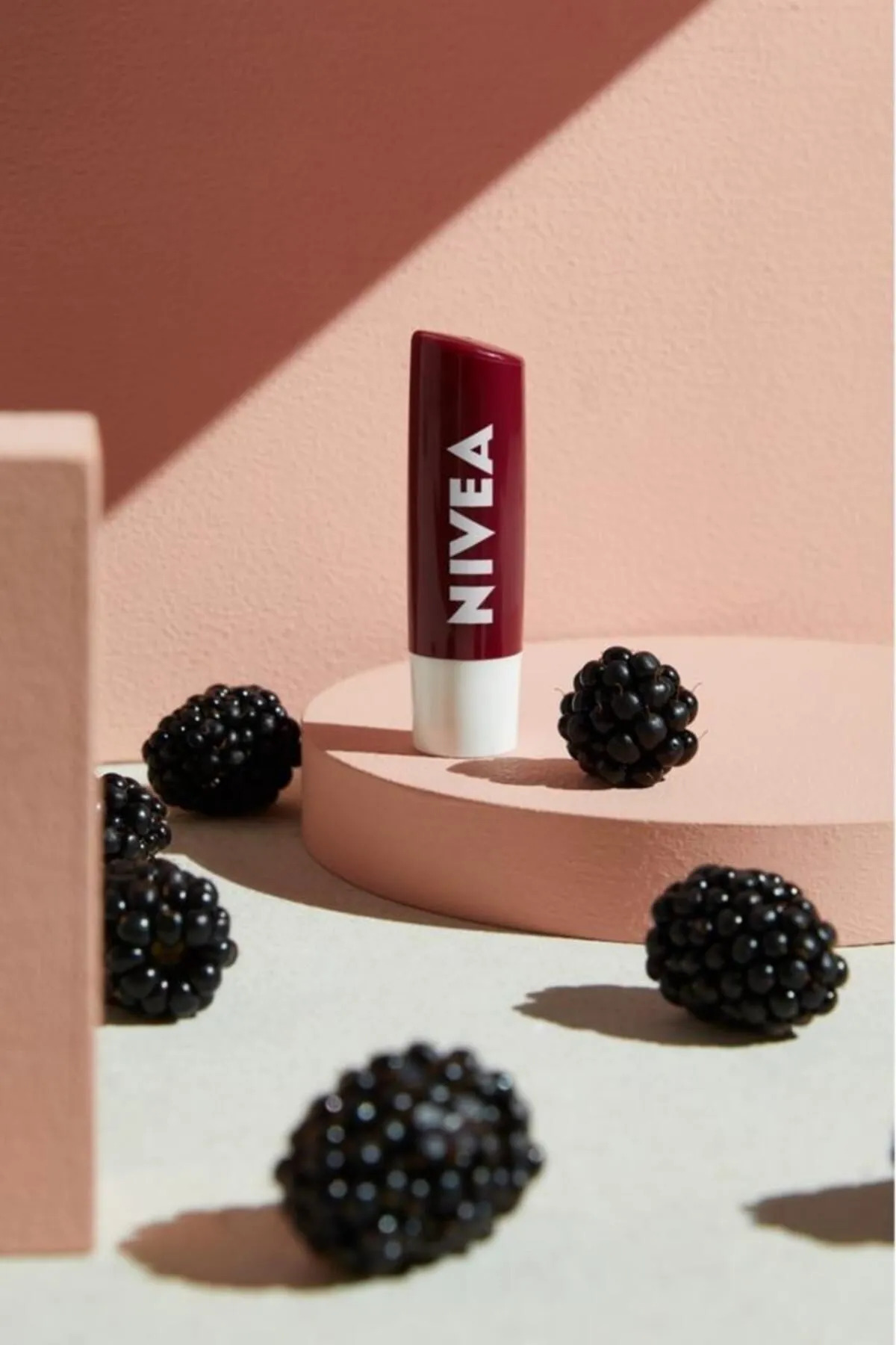 Nivea Böğürtlen Dudak Bakım Kremi 4,8gr-