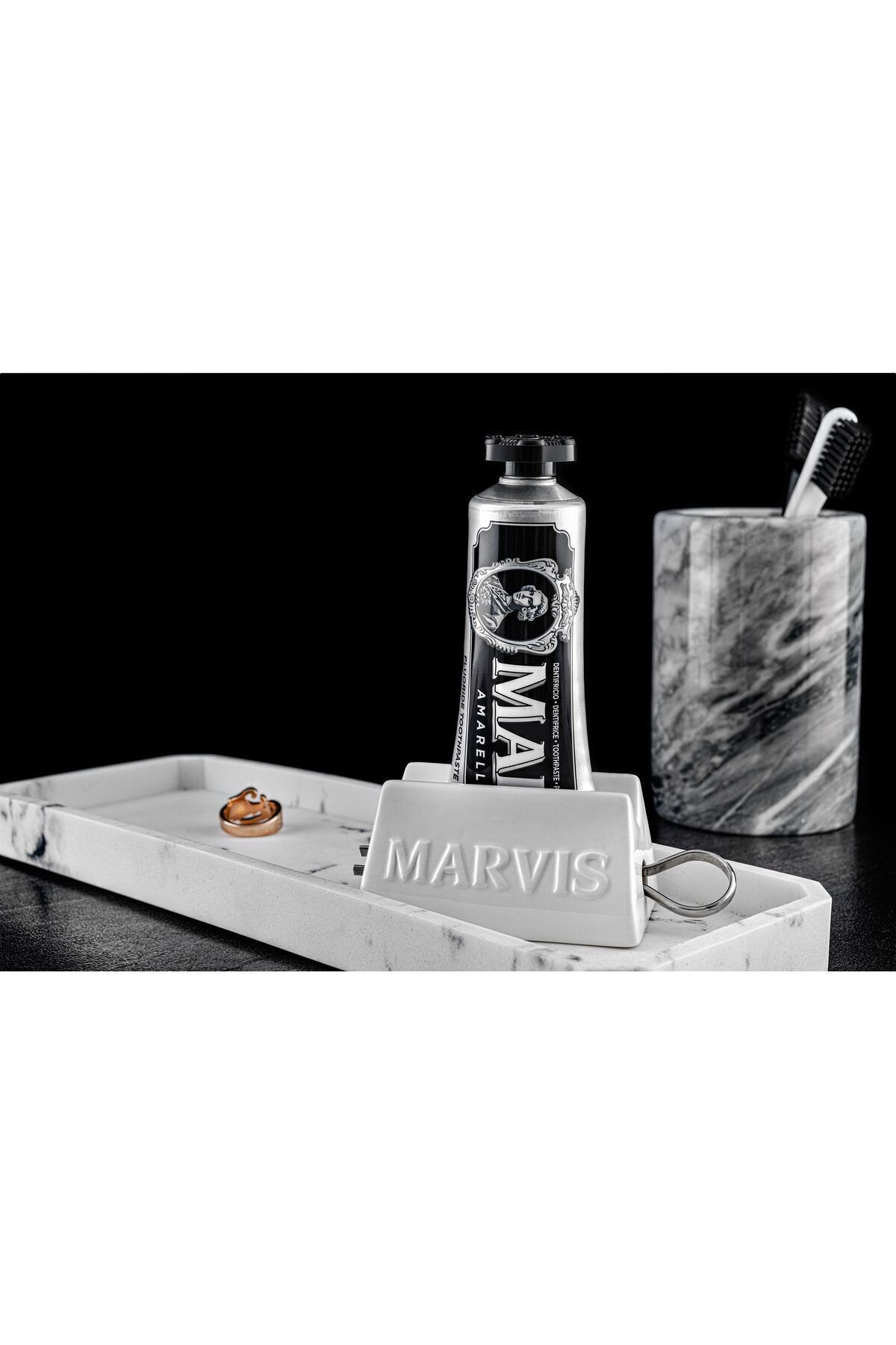 MARVİS AMARELLİ LİCORİCE MEYANKÖKLÜ DİŞ MACUNU 25 ML-