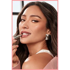 Maybelline New York Lifter Glaze Shea Yağı ve Hyalüronik Asit içeren Renkli Dudak Balmı - 05 Peach Quench-